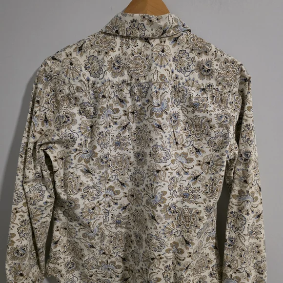 ✨ CWC Floral Button-Up Blouse – Size Large ✨ - Picture 7 of 10